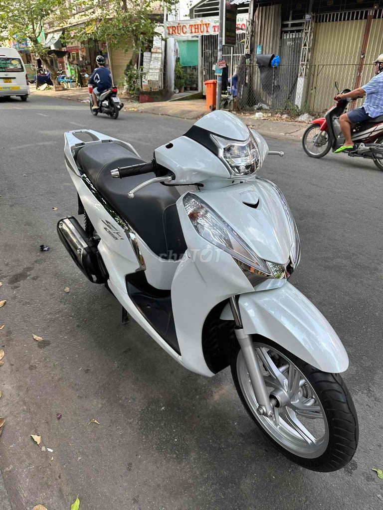 SH300i 2019 chữ T 1 chủ xe chuẩn nguyên rin. Mua bán Xe máy tại Quận Cái Răng Cần Thơ được đăng bởi Cửa Hàng Xe Máy Quang Sang hình 3