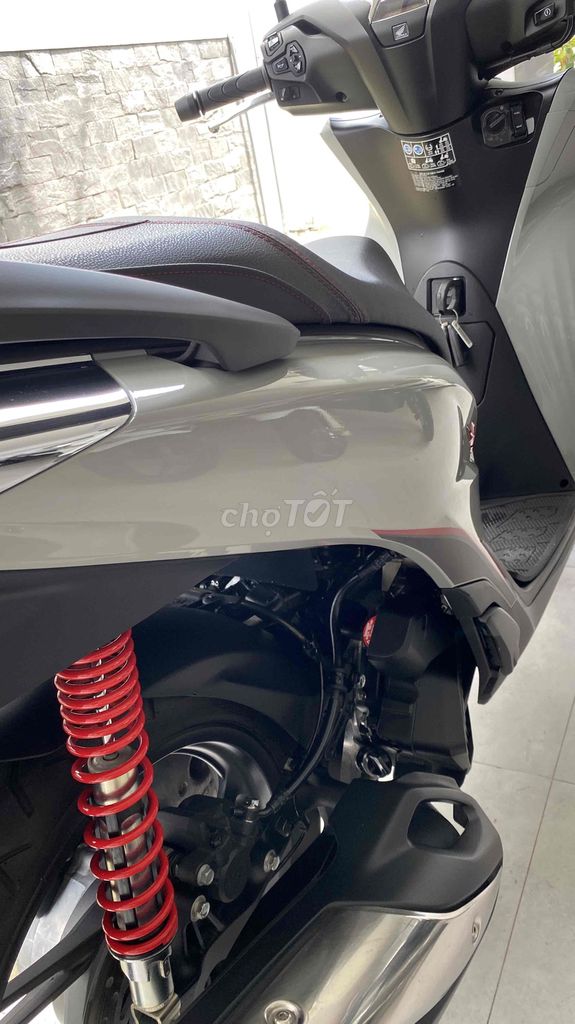 SH 160i ABS phiên bản Sport xám xi măng. Mua bán Xe máy tại Thành phố Biên Hòa Đồng Nai được đăng bởi CH xe máy Trần Na Na hình 14