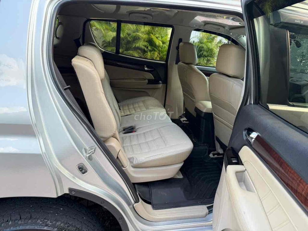 ISUZU MU-X B7 máy dầu 1.9 Turbo số sàn 2019. Mua bán Ô tô tại Huyện Bình Chánh Tp Hồ Chí Minh được đăng bởi Như Đạo hình 10