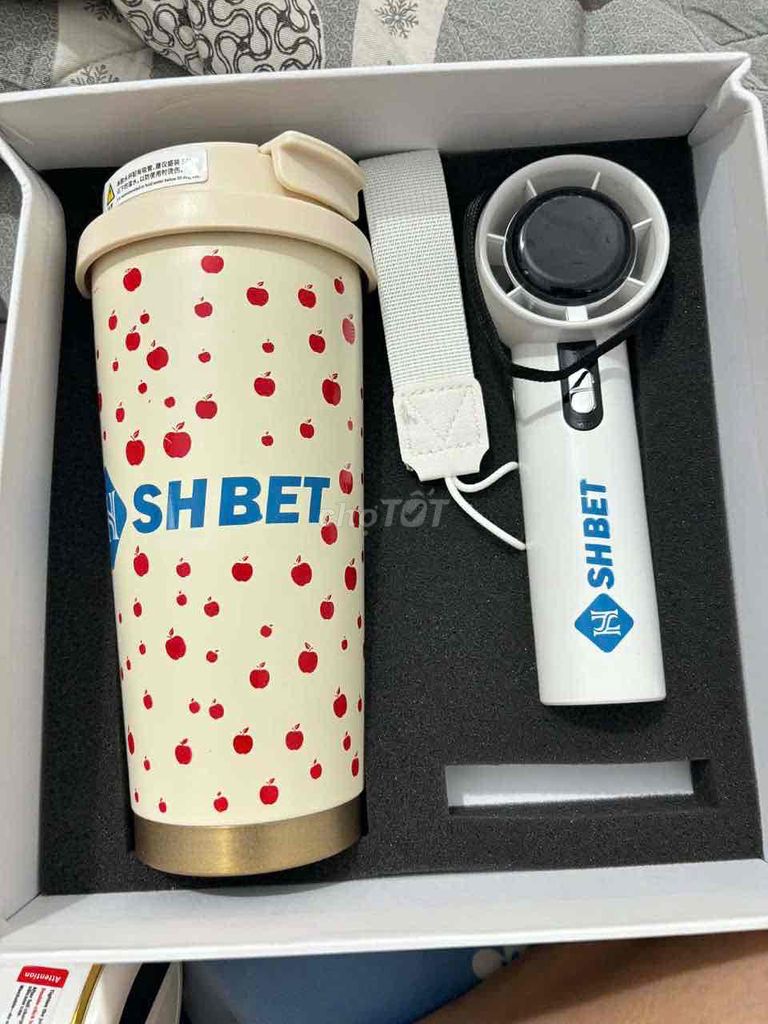 Bộ Quà Tặng Ly Giữ Nhiệt và Quạt cầm tay. Mua bán Dụng cụ nhà bếp tại Huyện Phú Giáo Bình Dương được đăng bởi Linh Tâm hình 1