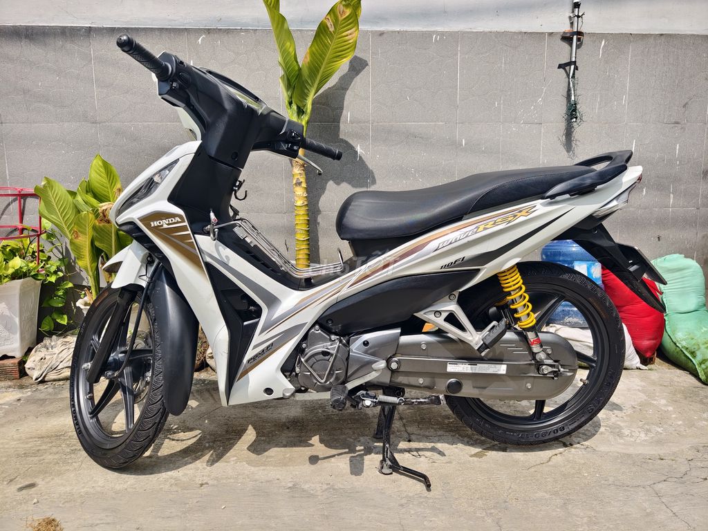 Honda Wave RSX Fi màu Trắng BSTP. Mua bán Xe máy tại Quận 12 Tp Hồ Chí Minh được đăng bởi Lê Dũng hình 2