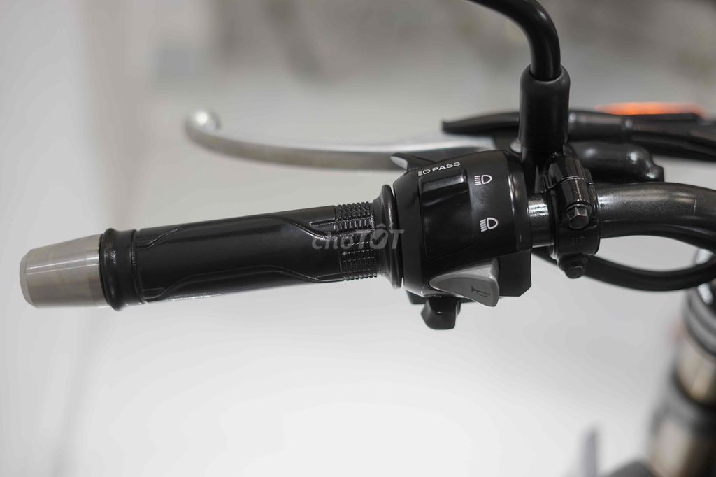 Honda CB300R Bạc 10000 km. Mua bán Xe máy tại Quận 12 Tp Hồ Chí Minh được đăng bởi Thiên Tài hình 8