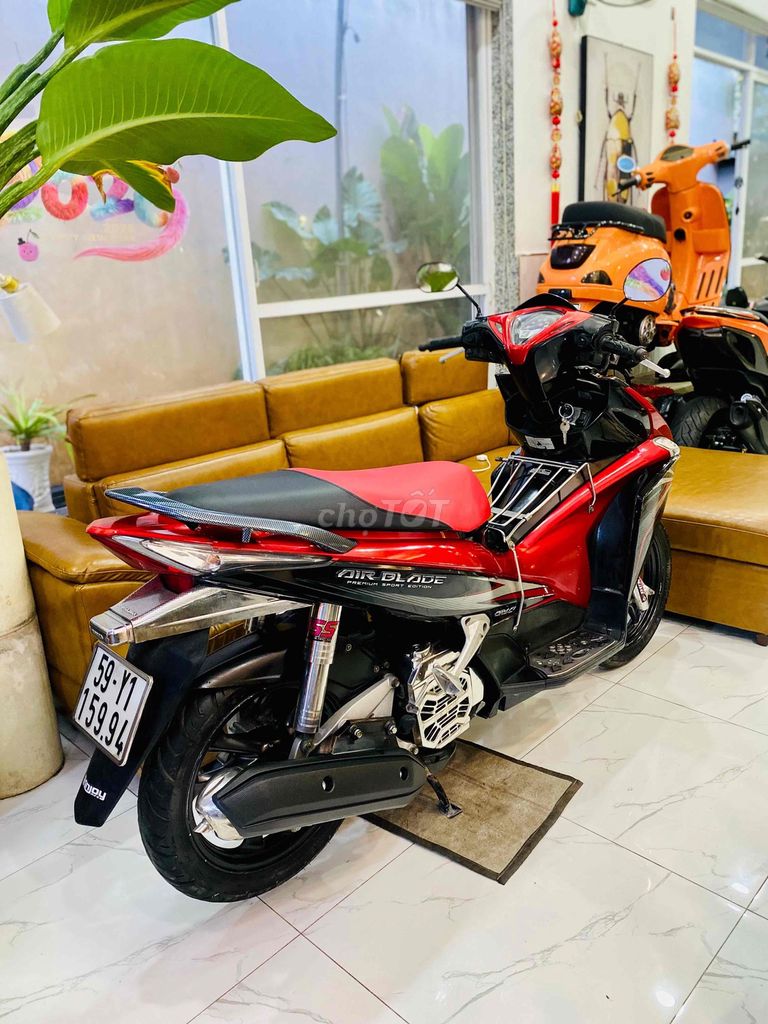 Скутер Honda Air Blade FI красно-черный
