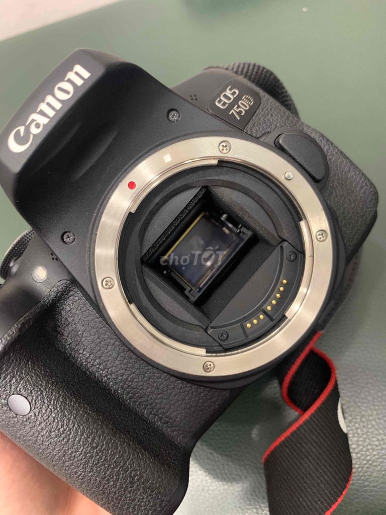 Canon EOS 750D kèm lens efs (18-55mm)