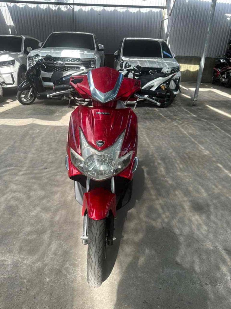 Honda Airblade 110 Fi красный узор 2011 с номерами Хошимина