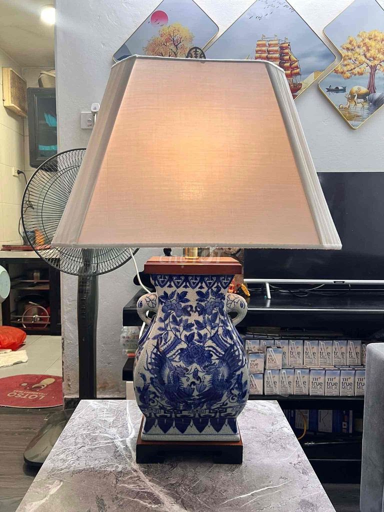 Đèn bàn gốm sứ xanh trắng 70cm. Mua bán Đèn tại Quận Tây Hồ Hà Nội được đăng bởi Ngát Nguyễn hình 1