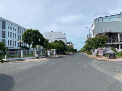 BÁN GẤP NỀN THỔ NGAY NHÀ BÁO KHU HÀNH CHÍNH. Mua bán đất tại Thành phố Vĩnh Long Vĩnh Long được đăng bởi Thành Lập