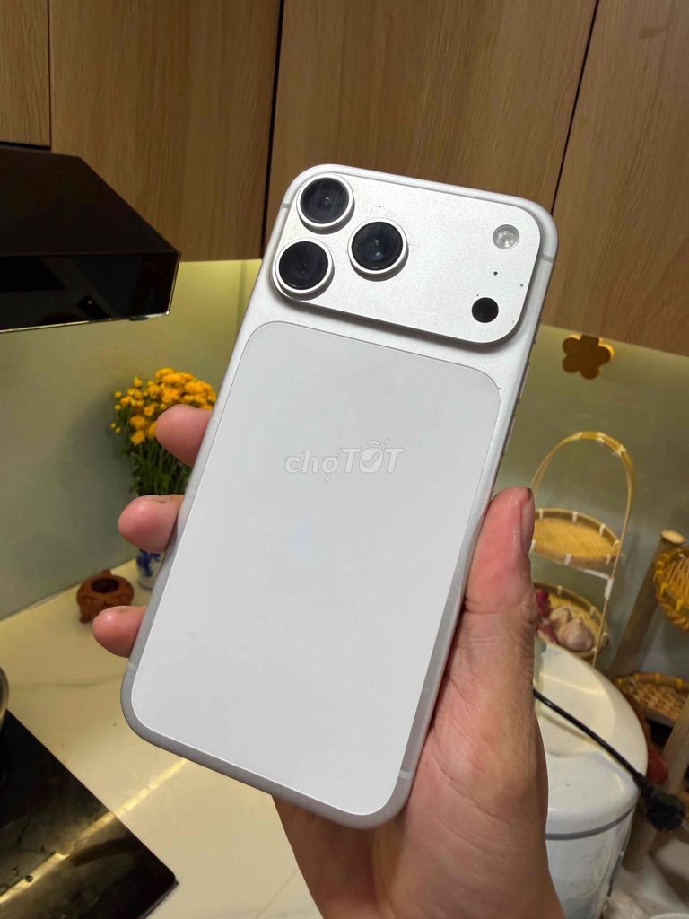 Apple iPhone 17 Pro Max Bạc VNA Nguyên zin. Mua bán Điện thoại tại Quận Hải Châu Đà Nẵng được đăng bởi TH hình 1