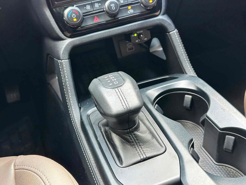 Ford Everest 2023 Titanium 2.0 AT 4x4 màu đen. Mua bán Ô tô tại Quận Cầu Giấy Hà Nội được đăng bởi Cao Quý hình 16