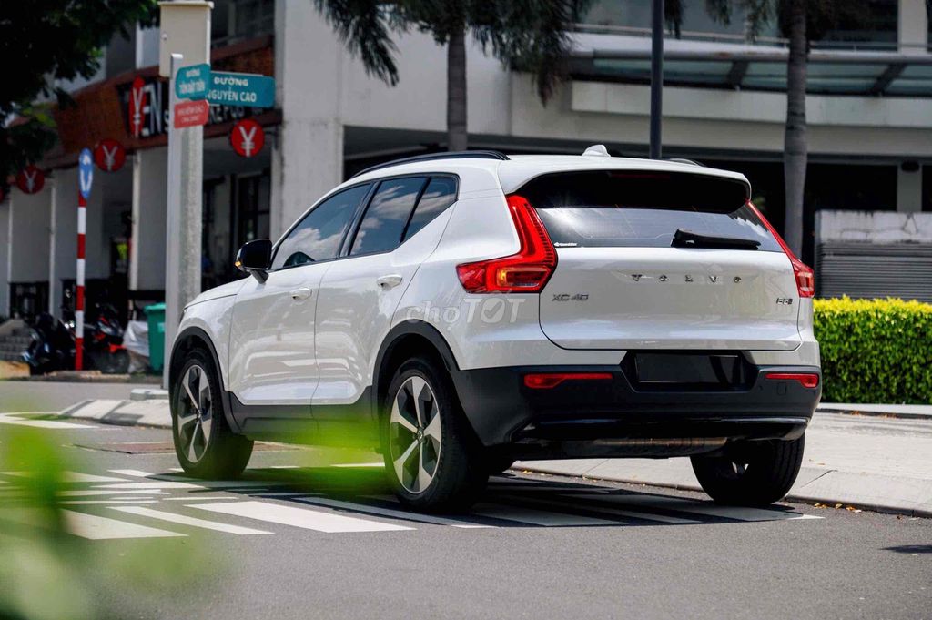 Volvo_XC40_B5_RDesign Model 2024 Bank 90%. Mua bán Ô tô tại Quận 7 Tp Hồ Chí Minh được đăng bởi PHÁT ĐẠT LUXURY CAR hình 4