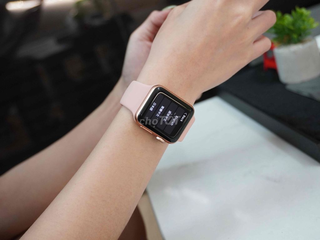 Apple Watch Series 3 38mm Hồng. Mua bán Thiết bị đeo thông minh tại Quận Bình Tân Tp Hồ Chí Minh được đăng bởi KHÁNH HUNTER hình 1