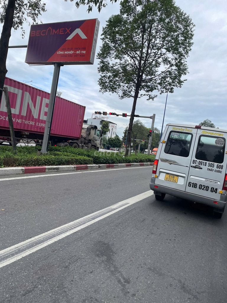 A/C CẦN ĐẦU TƯ ĐẤT BÌNH DƯƠNG  E CÓ MẤY VỊ TRÍ ĐỐI DIỆN TRƯỜNG VÀ CHỢ