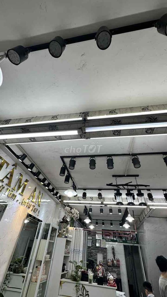 Đèn rọi ray LED chiếu sáng thanh lý nhanh. Mua bán Đèn tại Thành phố Biên Hòa Đồng Nai được đăng bởi Văn Hiệp Luxury hình 1