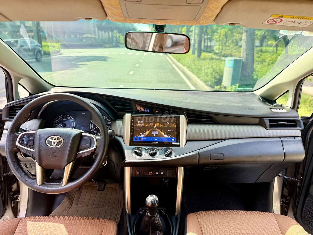 Toyota Innova 2017 2.0E - 12000 km. Mua bán Ô tô tại Quận 3 Tp Hồ Chí Minh được đăng bởi ĐỨC XE LƯỚT hình 4