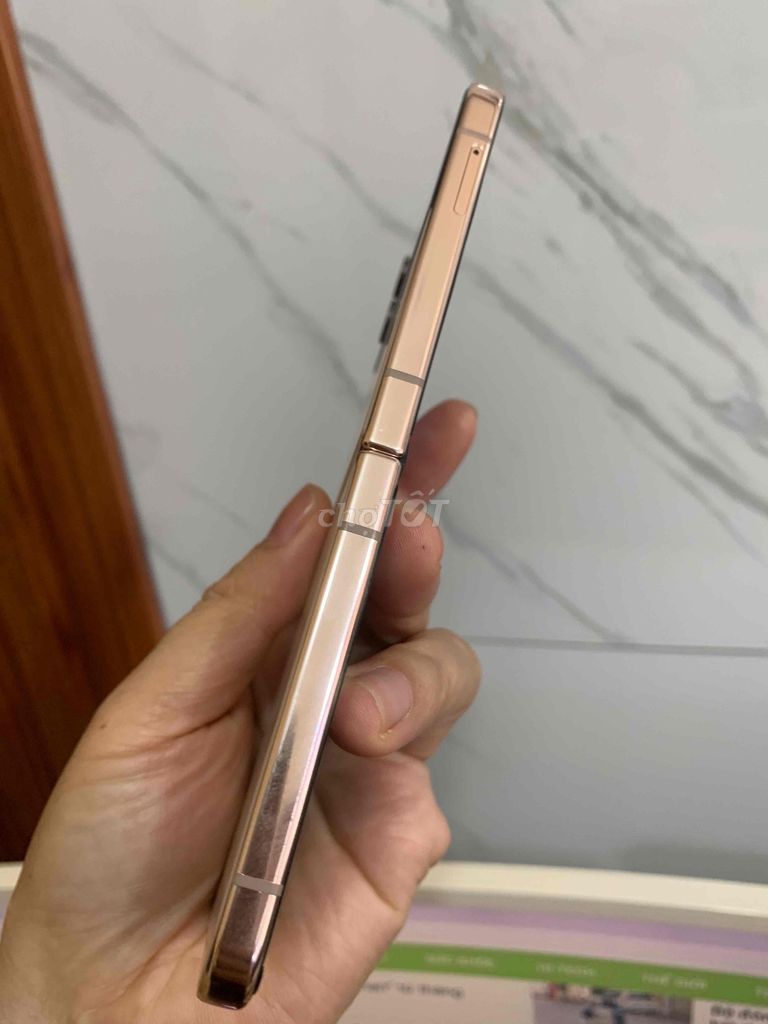 Samsung Galaxy Z Flip 4 128GB Vàng. Mua bán Điện thoại tại Quận Lê Chân Hải Phòng được đăng bởi hoang anh hình 1
