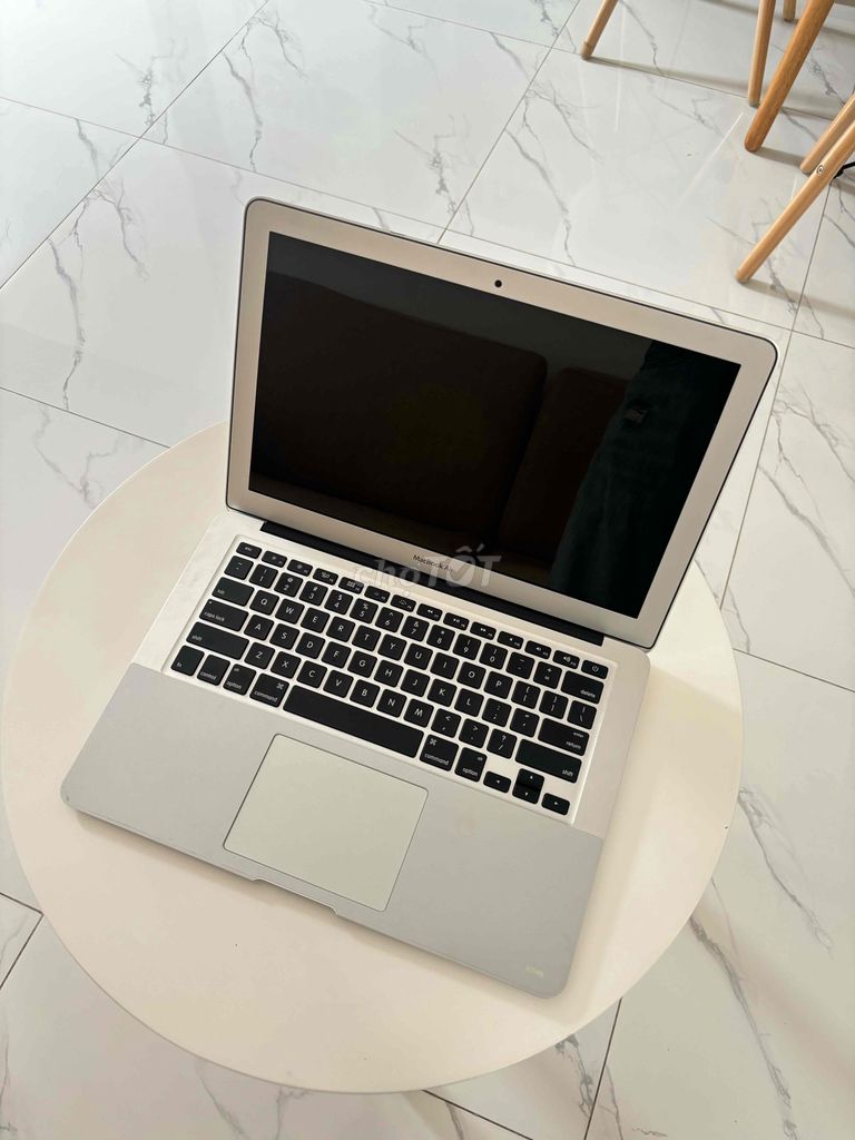 Apple MacBook Air 2017 Bạc. Mua bán Laptop tại Quận Cẩm Lệ Đà Nẵng được đăng bởi dinh thi bich hien hình 1