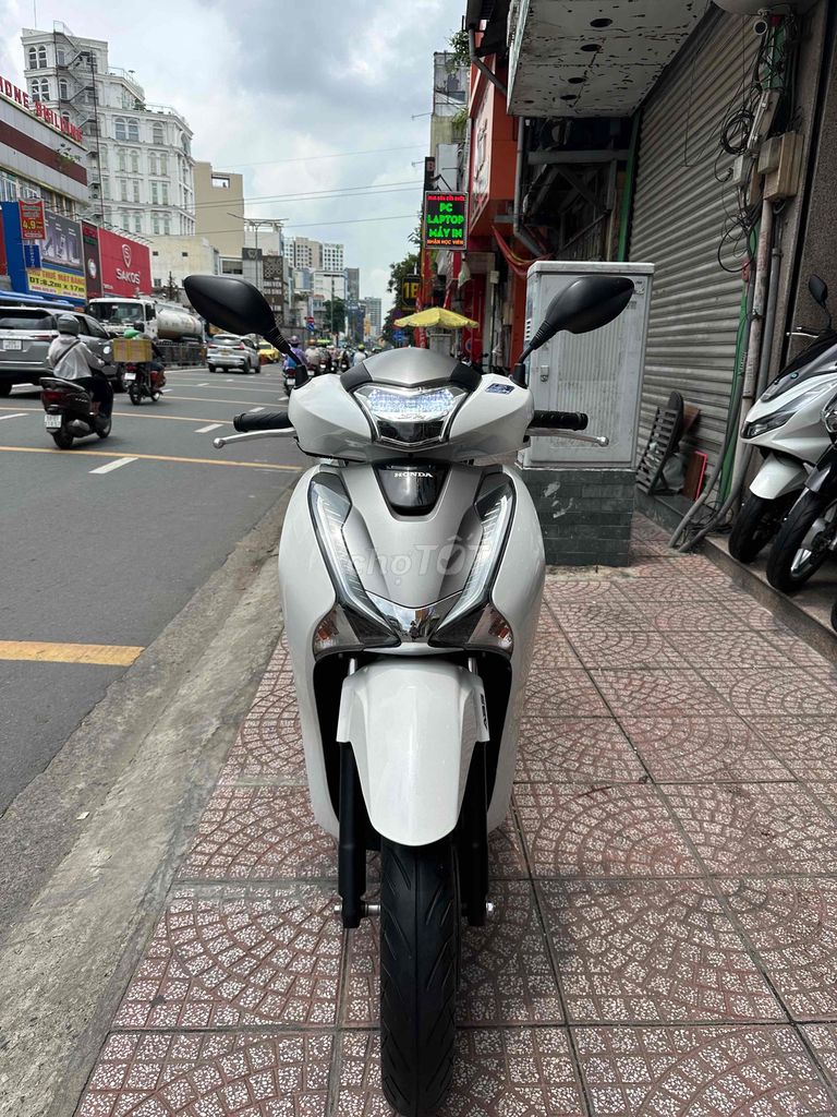 Honda SH 150i ABS 2019 Белый Серебряный Черный Хошимин С оформлением