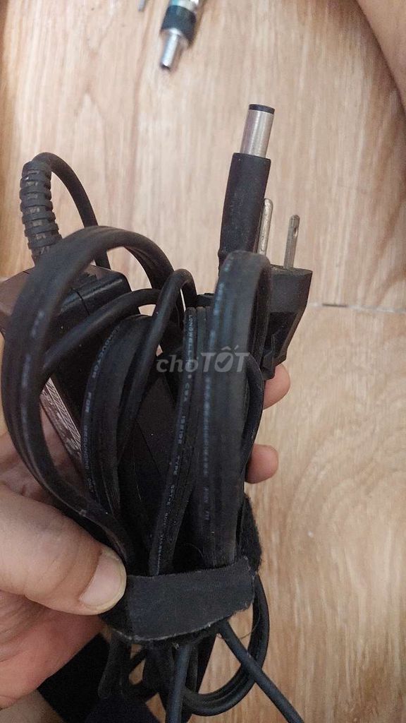 Sạc laptop HP 6530s Đen còn dùng tốt. Mua bán Phụ kiện (Màn hình, Chuột...) tại Huyện Thanh Trì Hà Nội được đăng bởi La Phuc hình 1