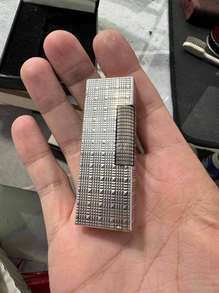 Bật lửa Dunhill Rollagas mạ bạc vân kim cương