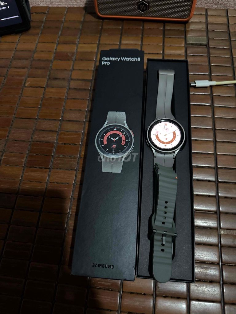 Samsung Galaxy Watch5 Pro Xám. Mua bán Thiết bị đeo thông minh tại Quận Hoàn Kiếm Hà Nội được đăng bởi phan hoà  hình 1
