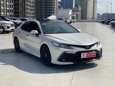 Toyota Camry 2.5Q 2023 Trắng 10.000km