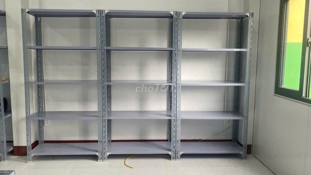 Kệ sắt màu xám, 2mx40x1m gồm 5 mâm. Mua bán Tủ, kệ gia đình tại Quận 12 Tp Hồ Chí Minh được đăng bởi kệ sắt giá rẻ hình 1