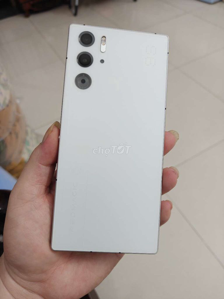 Red Magic 9S Pro(12/256)likenew fullbox có gl. Mua bán Điện thoại tại Quận 5 Tp Hồ Chí Minh được đăng bởi Strawberry Táo hình 1