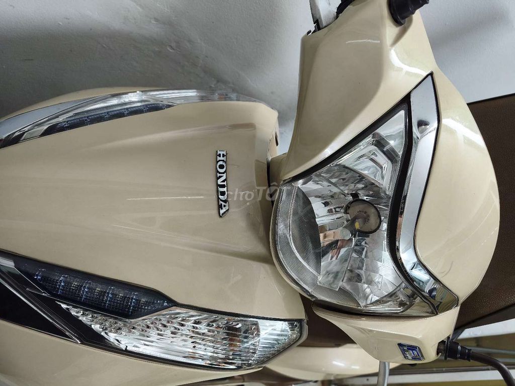 Honda Lead 2014 Желтый крем