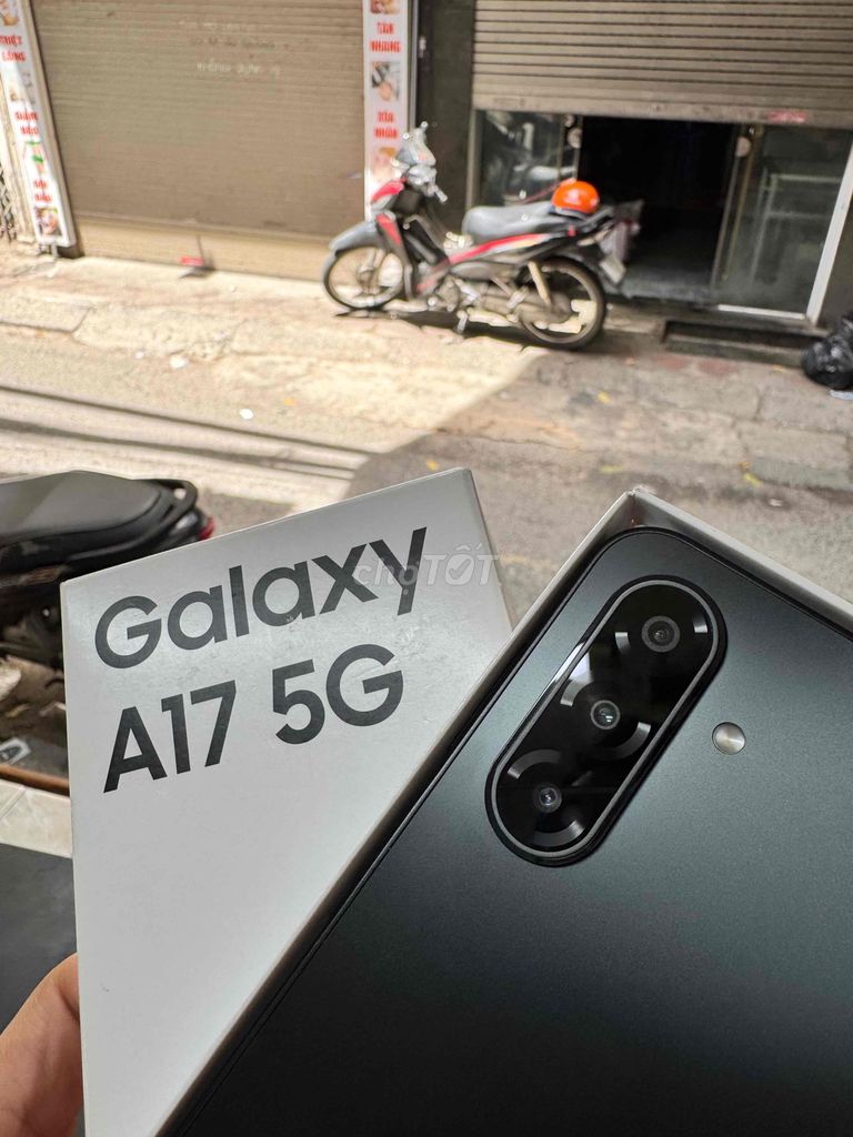 Samsung Galaxy A17 5G Đen Mới 100%. Mua bán Điện thoại tại Quận Đống Đa Hà Nội được đăng bởi Hà Toàn hình 1
