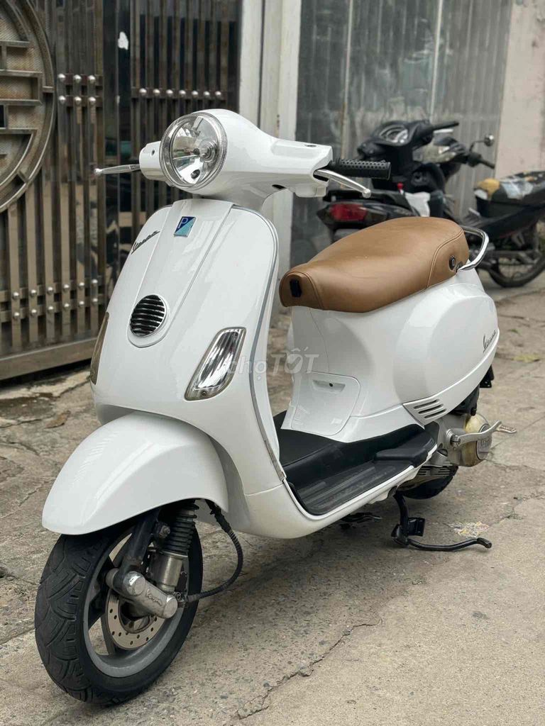 piaggio vespa 125cc trắng xe đẹp máy nguyên bản. Mua bán Xe máy tại Quận Nam Từ Liêm Hà Nội được đăng bởi Cường nguyễn hình 1