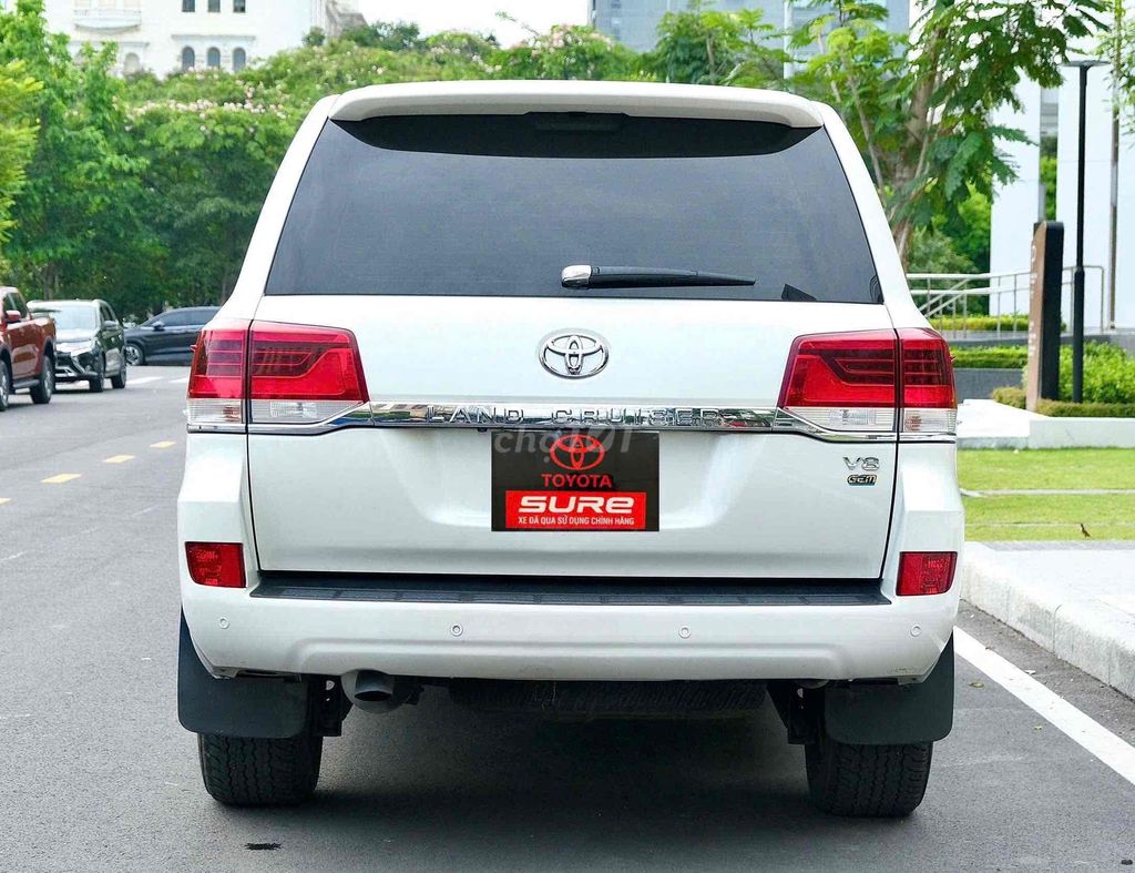 Toyota Land Cruiser 4.6 V8 2020 Белый, дилерский