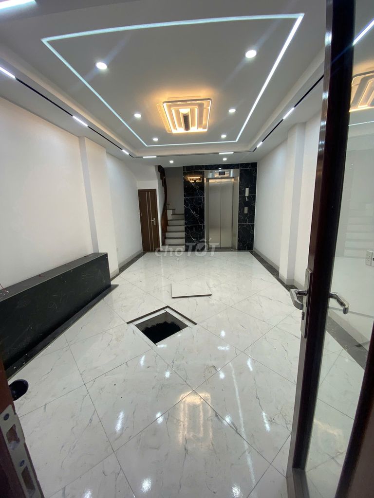 Cho thuê nhà Tôn Đức Thắng 30m² x 6 tầng, thang máy, ô tô cửa chỉ 20tr