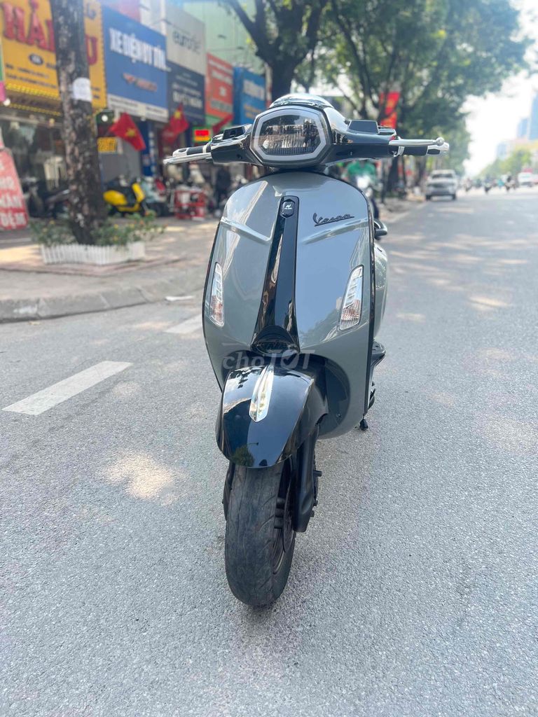 Xe điện Vespa Roma xám xi măng ắc quy 2k24