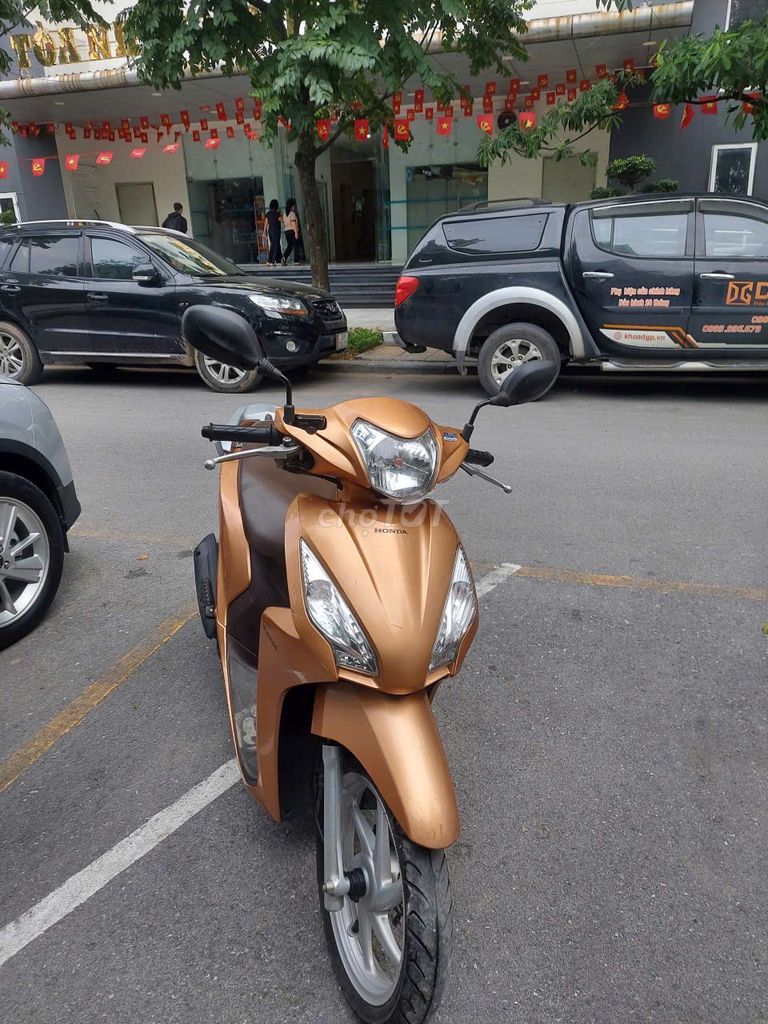 Bán xe Vision mầu đồng chính chủ cực đẹp. Mua bán Xe máy tại Quận Hai Bà Trưng Hà Nội được đăng bởi Nguyễn Thu Thảo hình 2