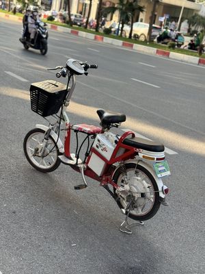 Xe đạp điện có bàn đạp hàng zin nguyên bản. Mua bán Xe điện tại Quận Cầu Giấy Hà Nội được đăng bởi Xe Điện 257 Hoàng Quốc Việt 
