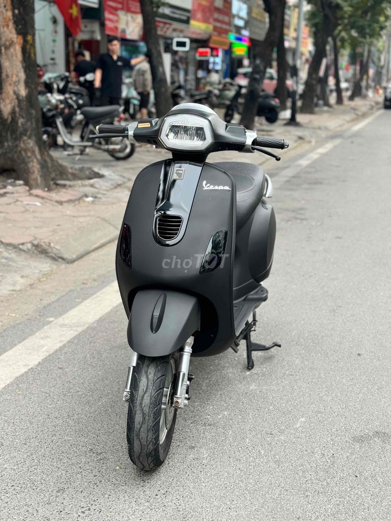 Vespa đen nhám đời cao càng đúc,đăng kí đời cao