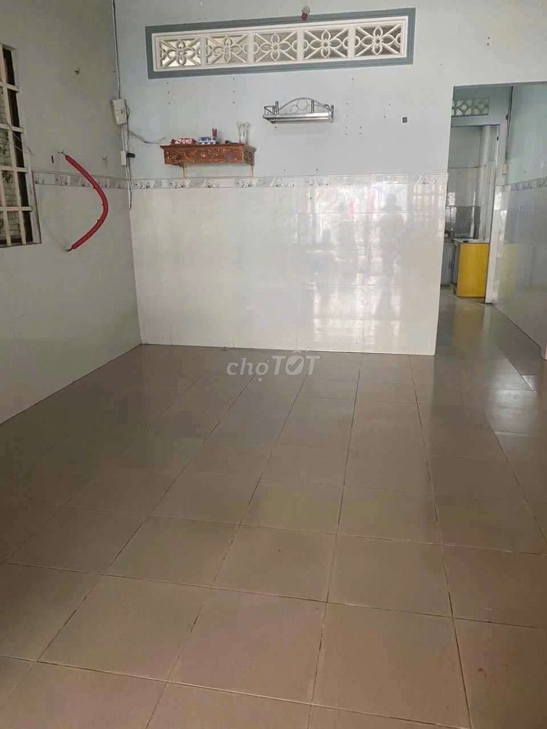 Nhà cấp 4 sân ô tô 80m2