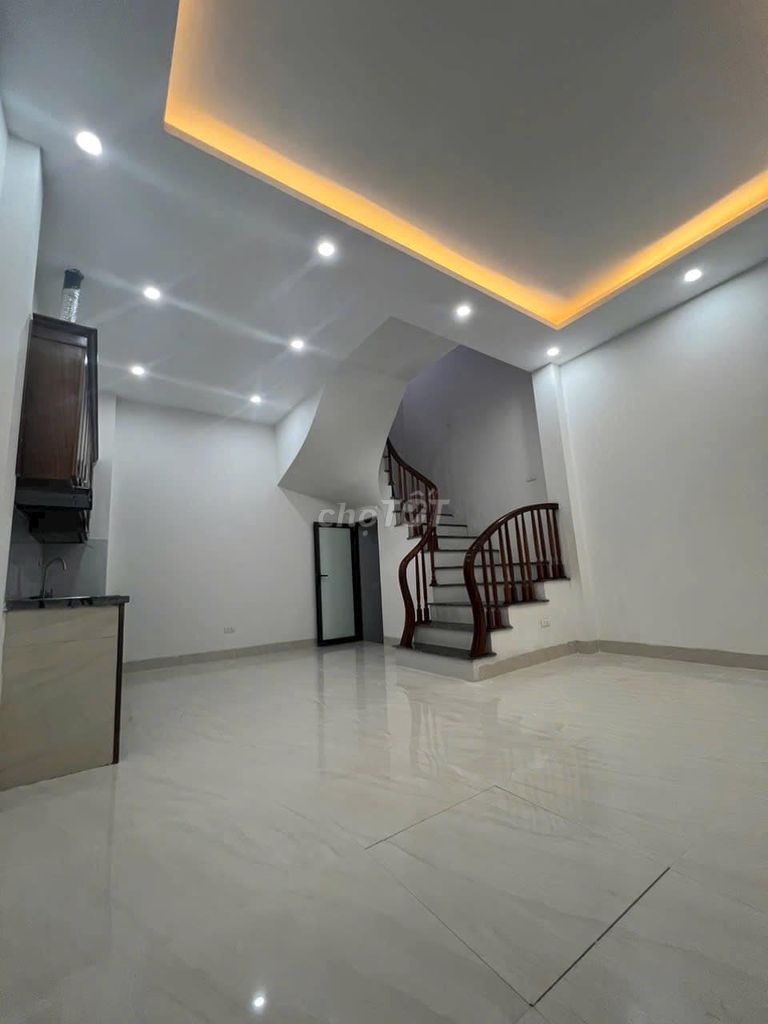 Hiếm.! LA Tinh – nhà 5T, DT 30m2 Ô tô đỗ cách 10m, 5p ra KDT đô nghĩa