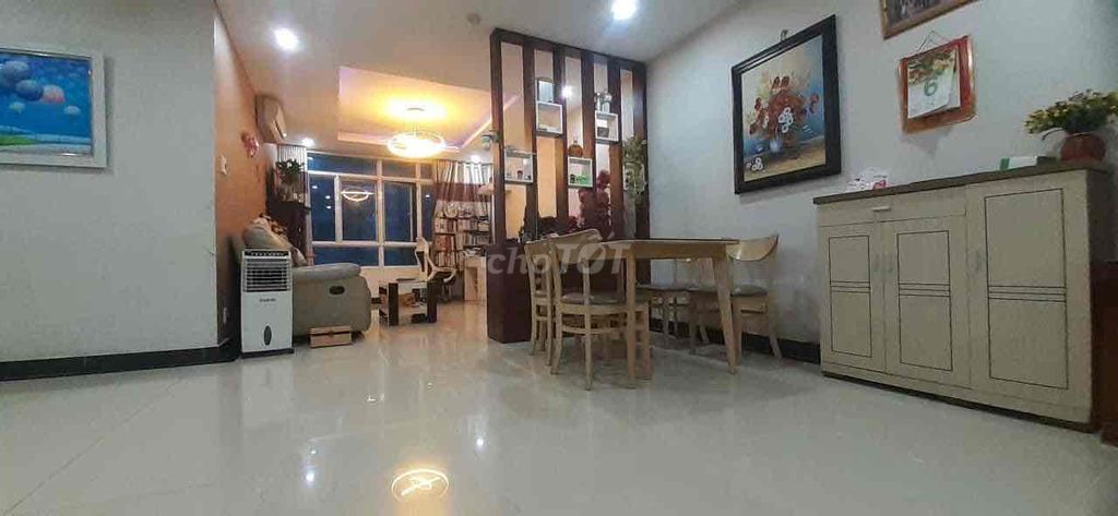 Cần bán căn hộ Giai Việt 150m2 3PN Tặng Full Nội Thất Sổ hồng