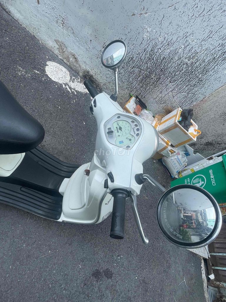 Piaggio Vespa белая