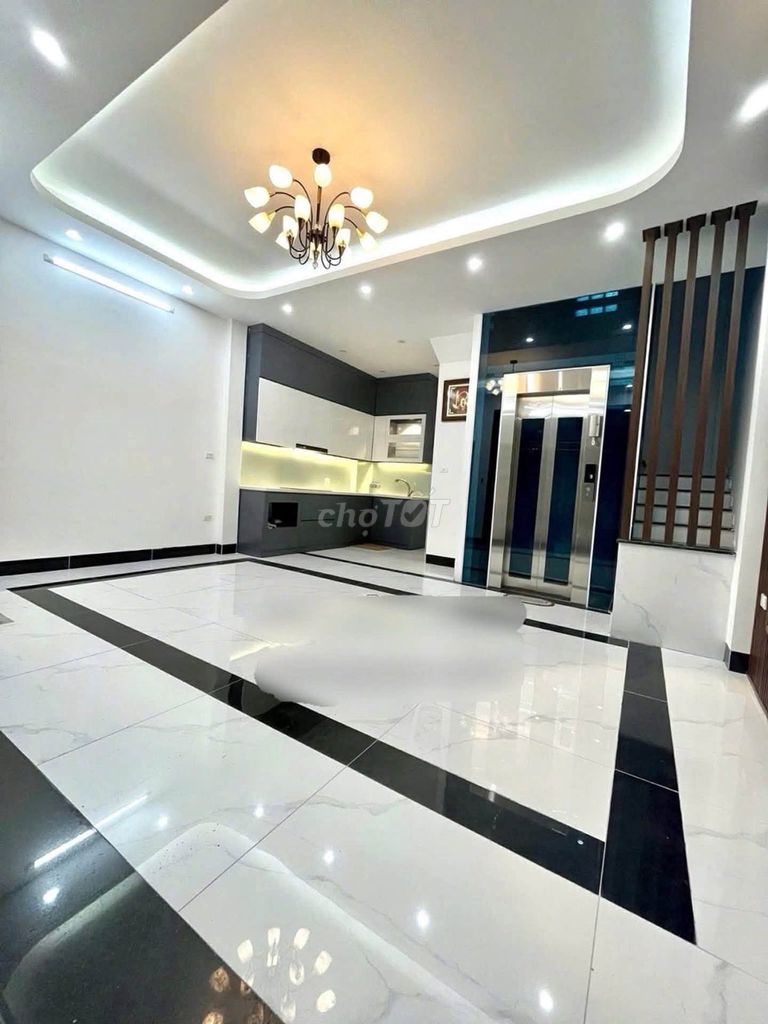 Дом на улице Чан Кхат Тчан, рядом с дорогой, лифт, 40 м², 13.5 млрд