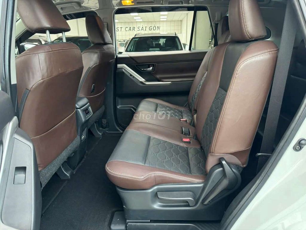 TOYOTA INNOVA CROSS 2.0AT - 26000 km. Mua bán Ô tô tại Thành phố Thủ Đức Tp Hồ Chí Minh được đăng bởi Ms Hiệp  hình 8