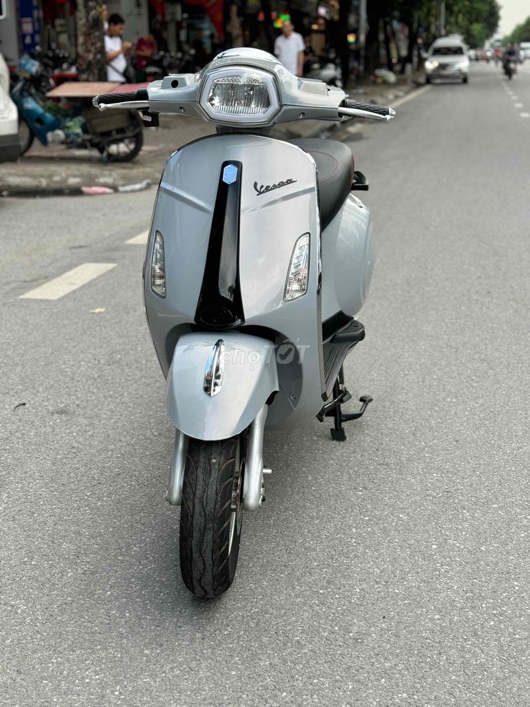 Vespa đèn vuông biển Hà Nội, ắc quy lướt 2k23