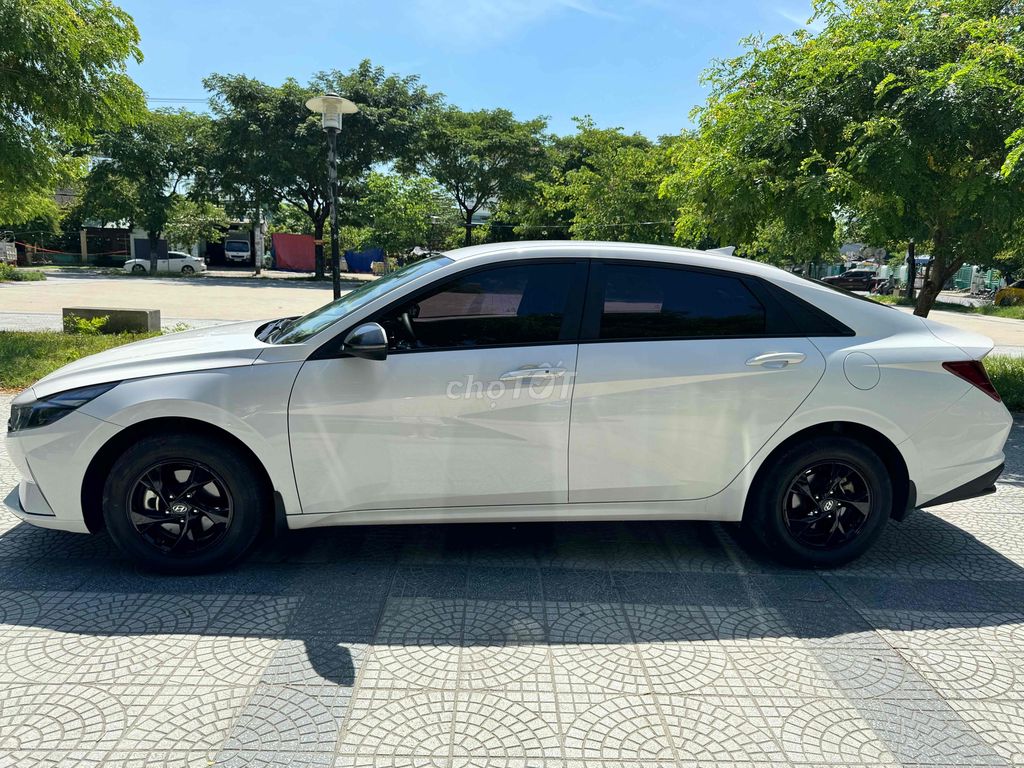 Bán xe Elantra 2022 fom mới