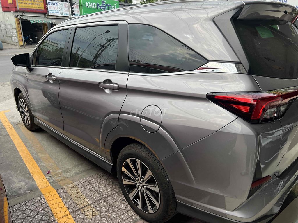 Toyota Veloz Cross 2025 CVT đi được 2.300 km cần b