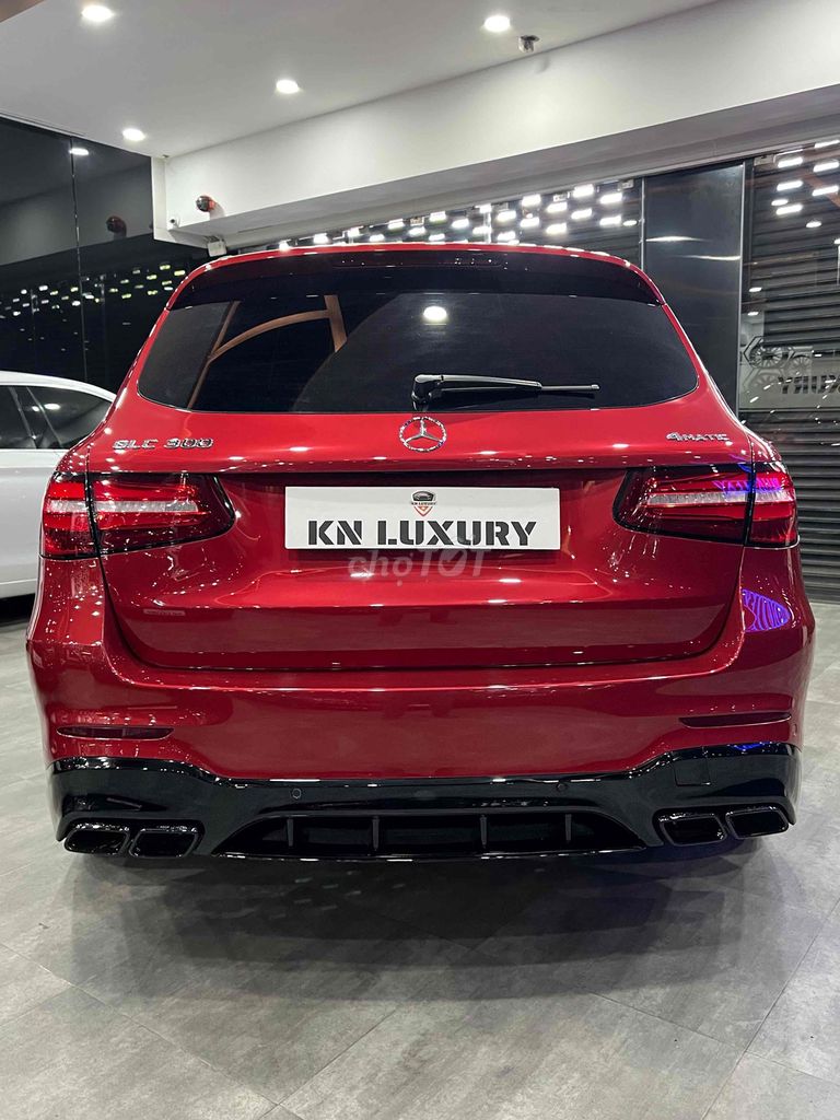 Мерседес GLC300 GLC63s модель 2019 года 56 000 км красный