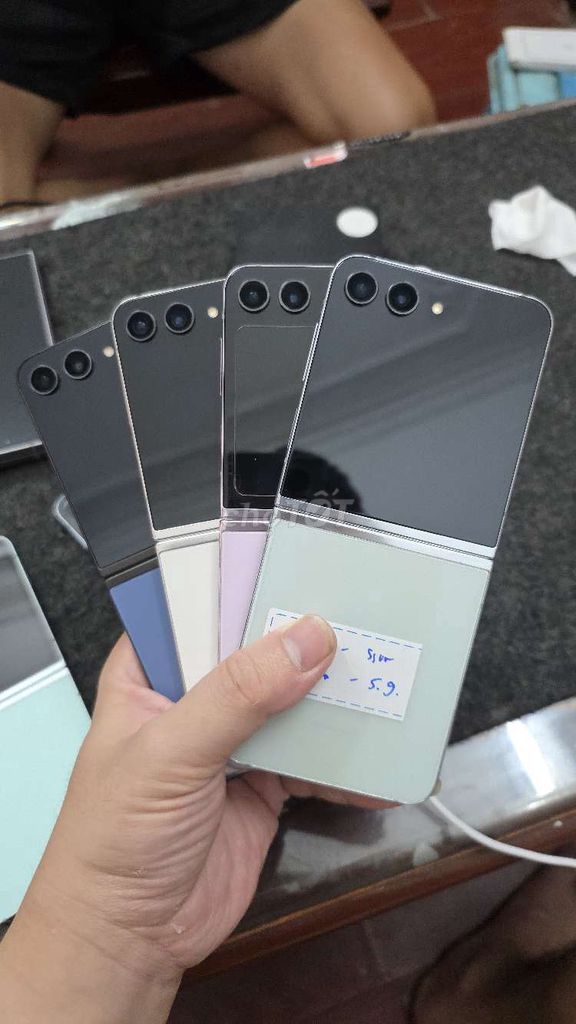 ZFlip 5 8GB/256GB cáp new zin all. Mua bán Điện thoại tại Quận Thanh Xuân Hà Nội được đăng bởi Shandp thanh xuân hình 1