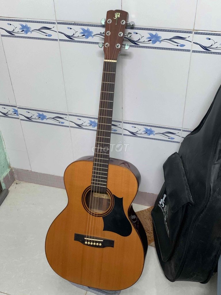 Đàn Ân guitar ít dùng cần pass