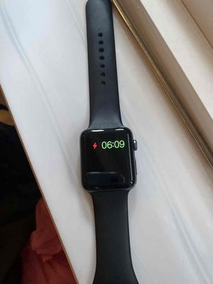 Apple Watch 3 LTE kèm dây sạc