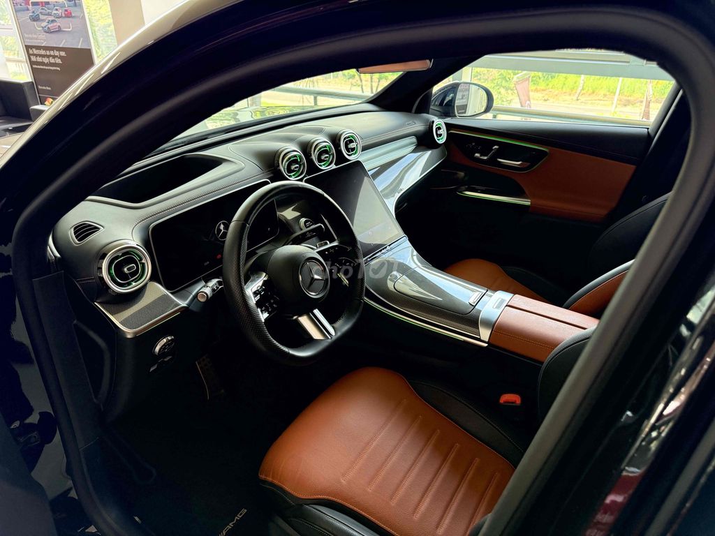 Mercedes-Benz GLC300 AMG 2023 V1 5380 km Đen. Mua bán Ô tô tại Quận 7 Tp Hồ Chí Minh được đăng bởi Hoàng Used Car hình 7